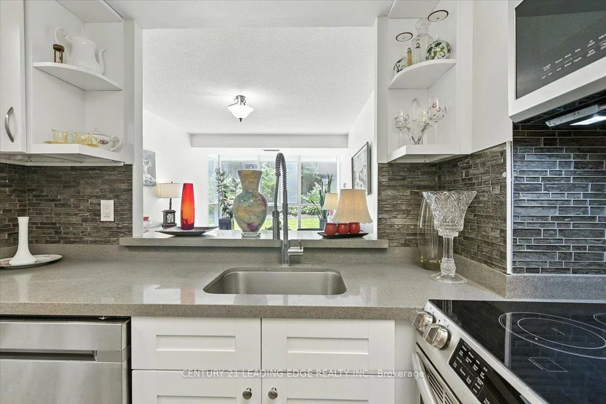 270, Davis, Central Newmarket, Newmarket