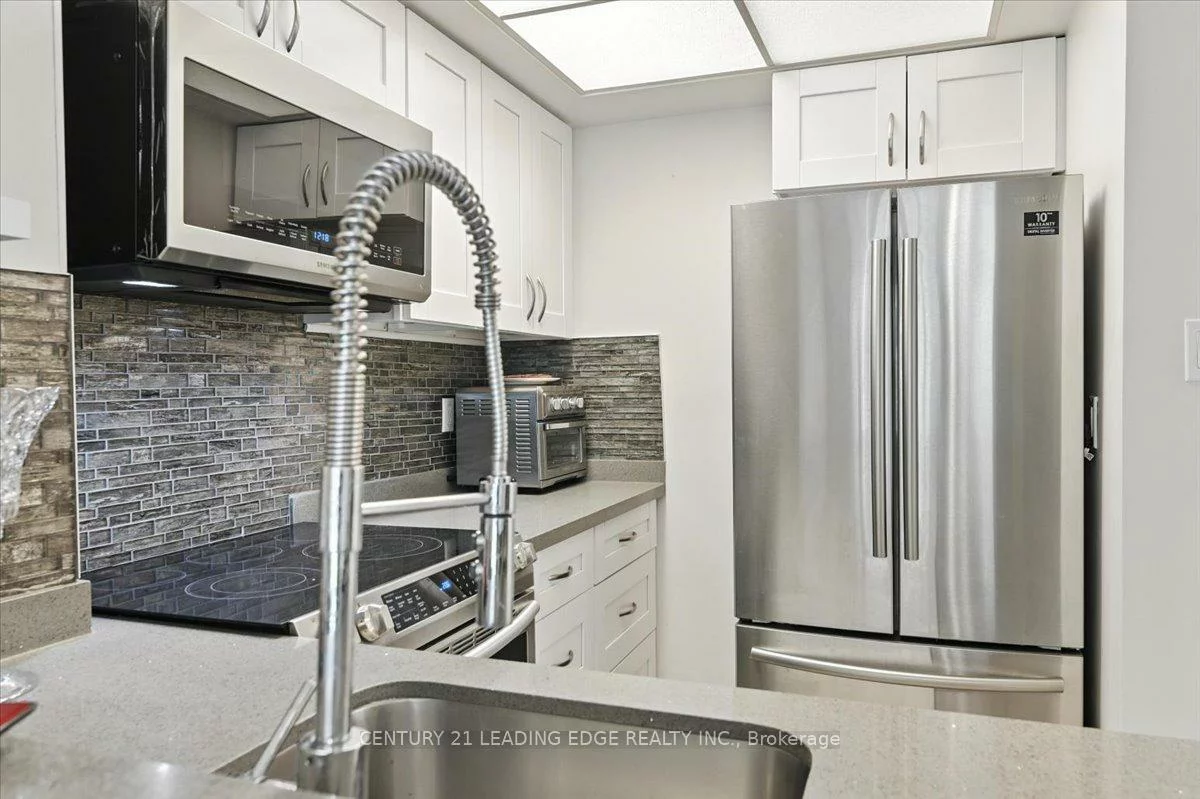 270, Davis, Central Newmarket, Newmarket