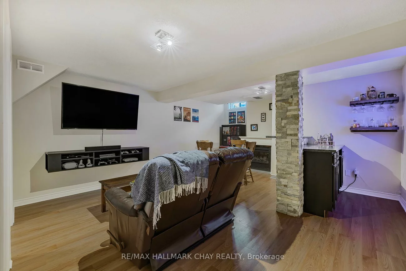 115, Main, Central Newmarket, Newmarket