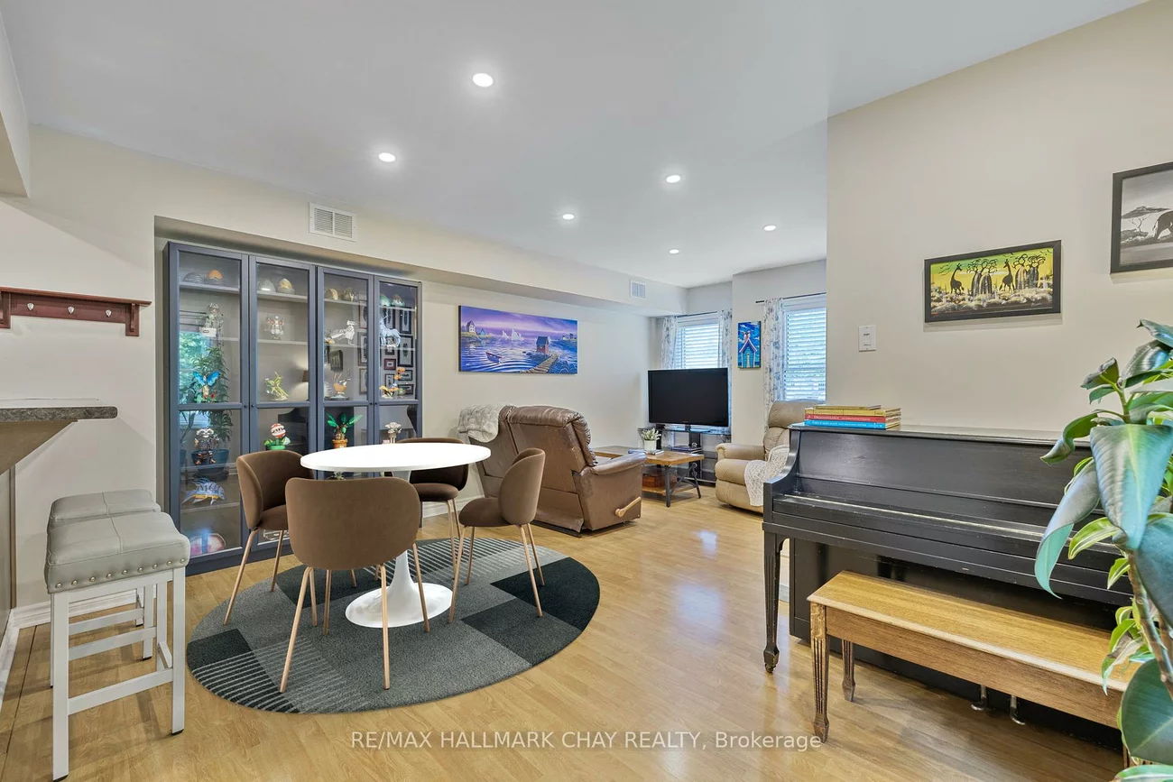 115, Main, Central Newmarket, Newmarket