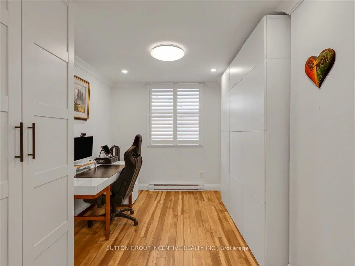 260, Davis, Central Newmarket, Newmarket