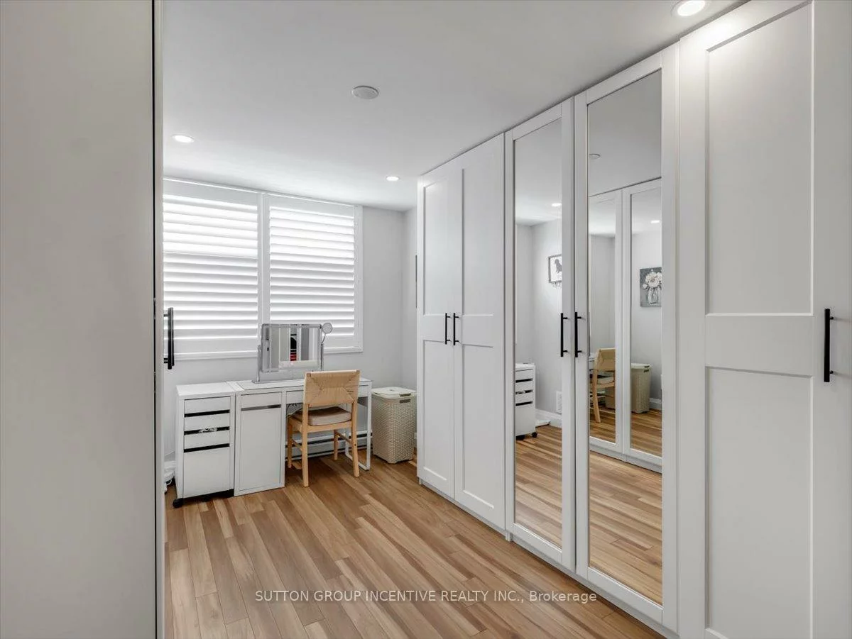 260, Davis, Central Newmarket, Newmarket
