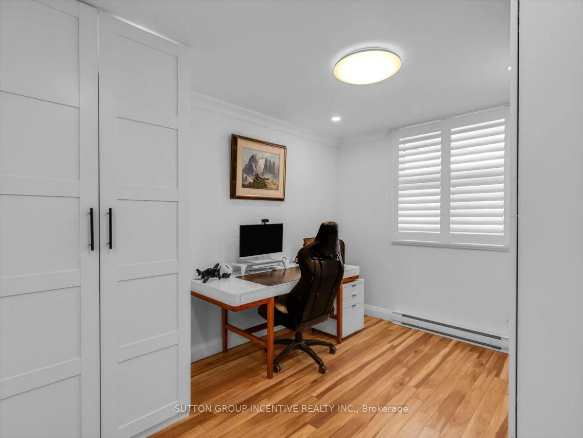 260, Davis, Central Newmarket, Newmarket