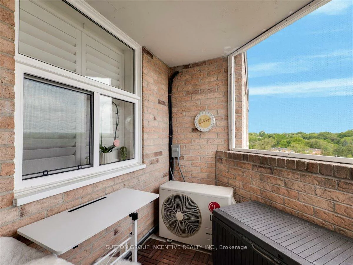 260, Davis, Central Newmarket, Newmarket