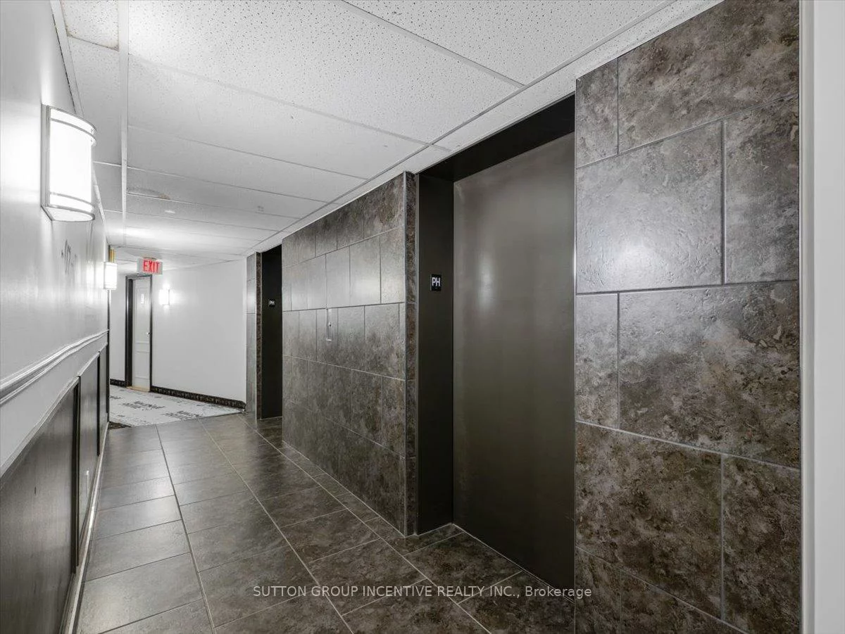 260, Davis, Central Newmarket, Newmarket