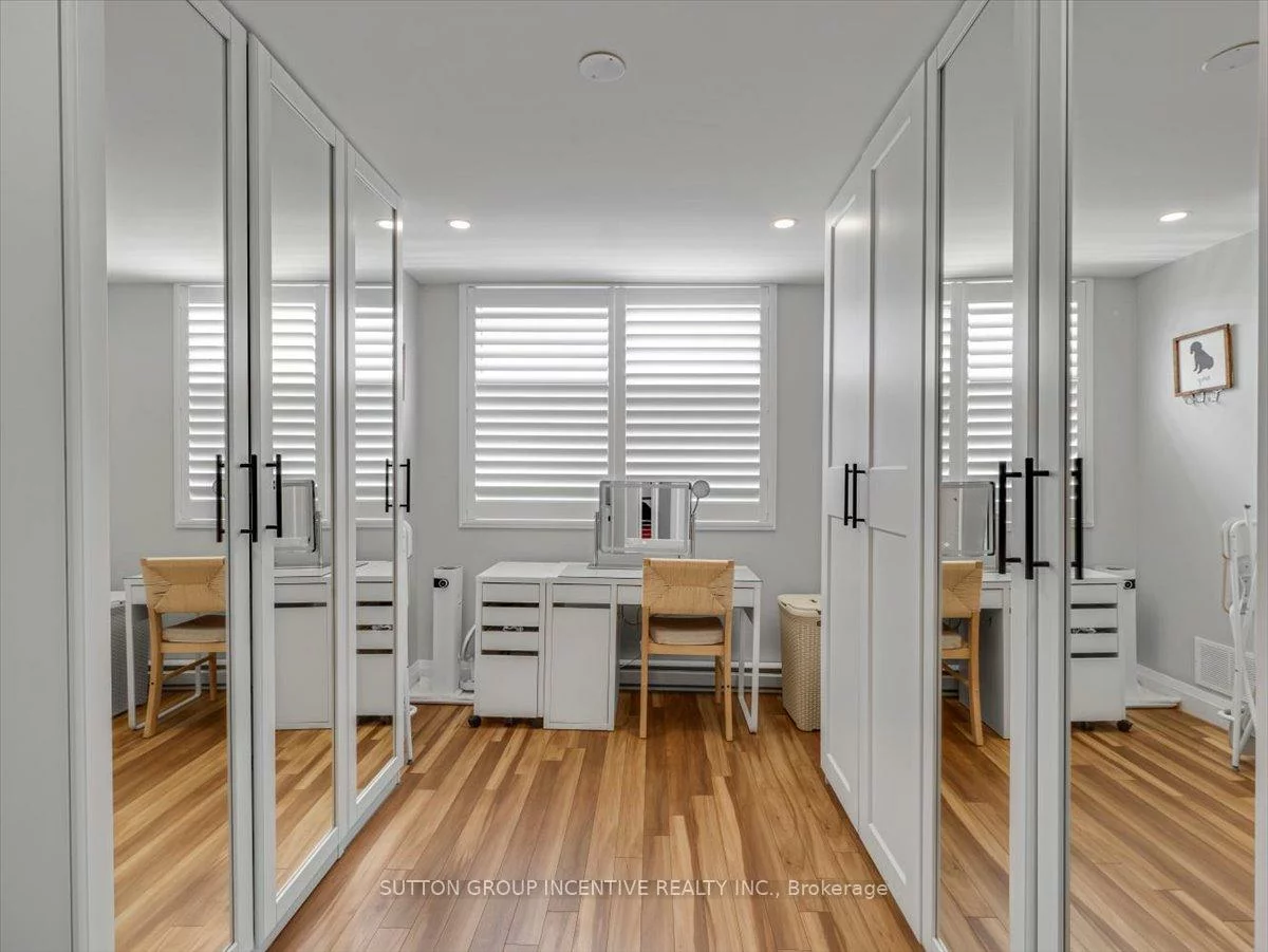 260, Davis, Central Newmarket, Newmarket