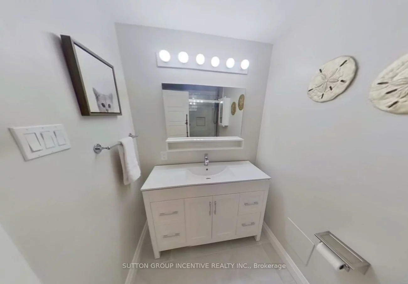 260, Davis, Central Newmarket, Newmarket