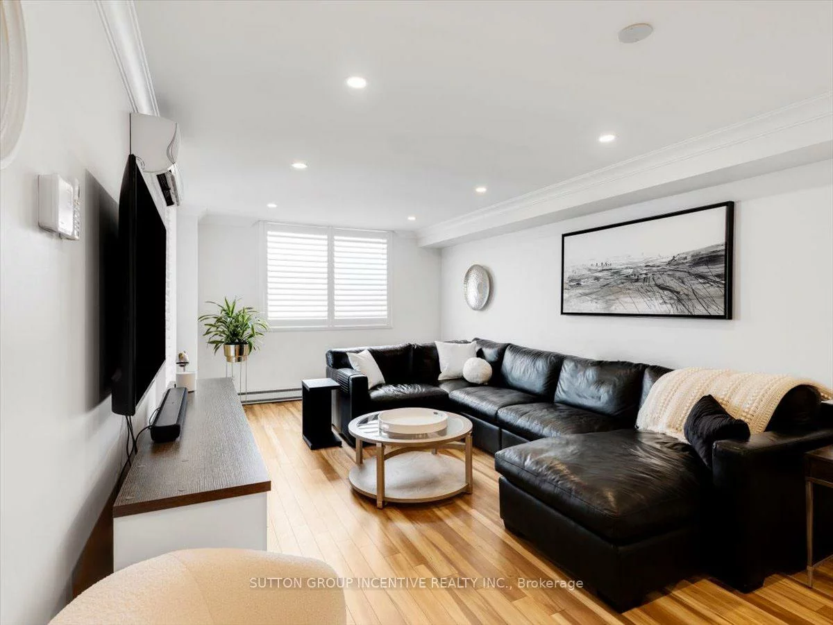260, Davis, Central Newmarket, Newmarket