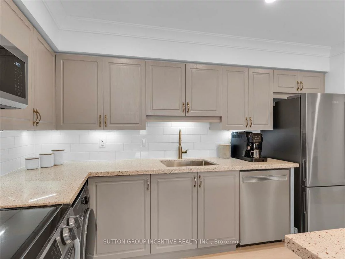 260, Davis, Central Newmarket, Newmarket