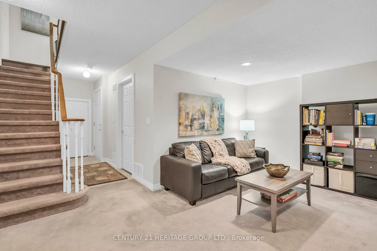 1056, On Bogart, Gorham-College Manor, Newmarket