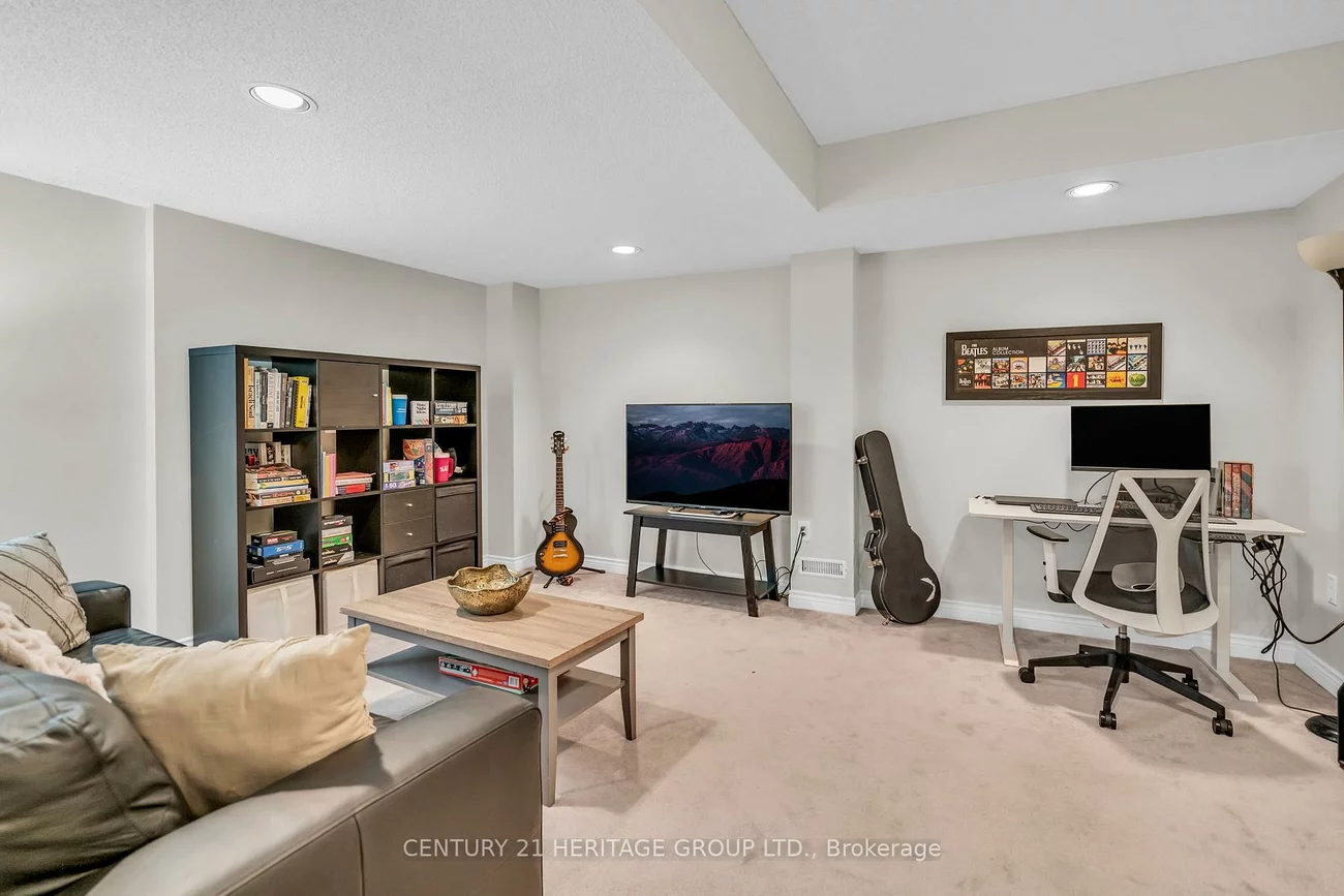 1056, On Bogart, Gorham-College Manor, Newmarket