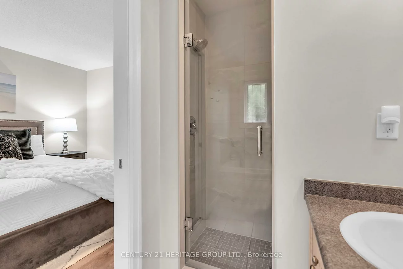 1056, On Bogart, Gorham-College Manor, Newmarket