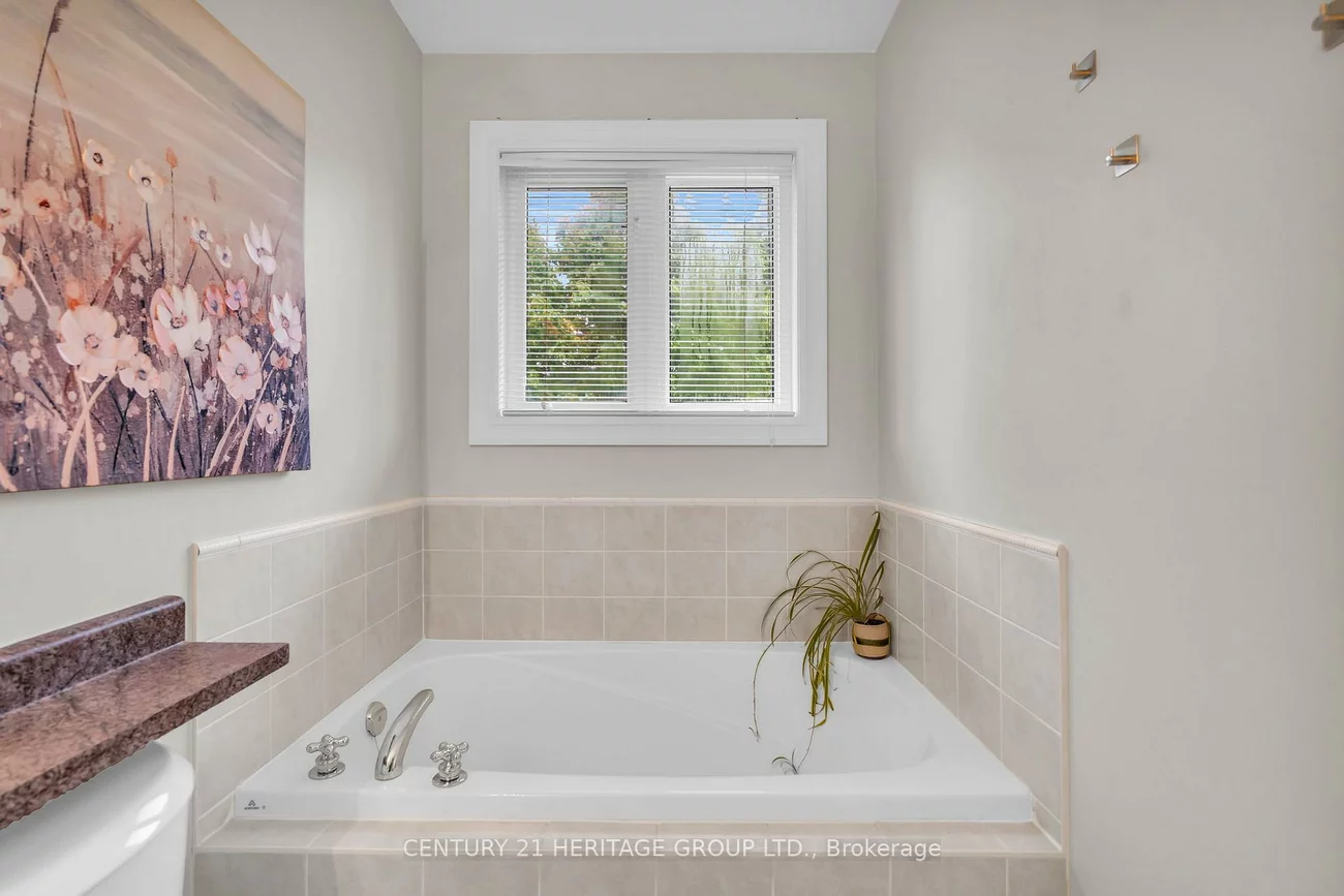 1056, On Bogart, Gorham-College Manor, Newmarket