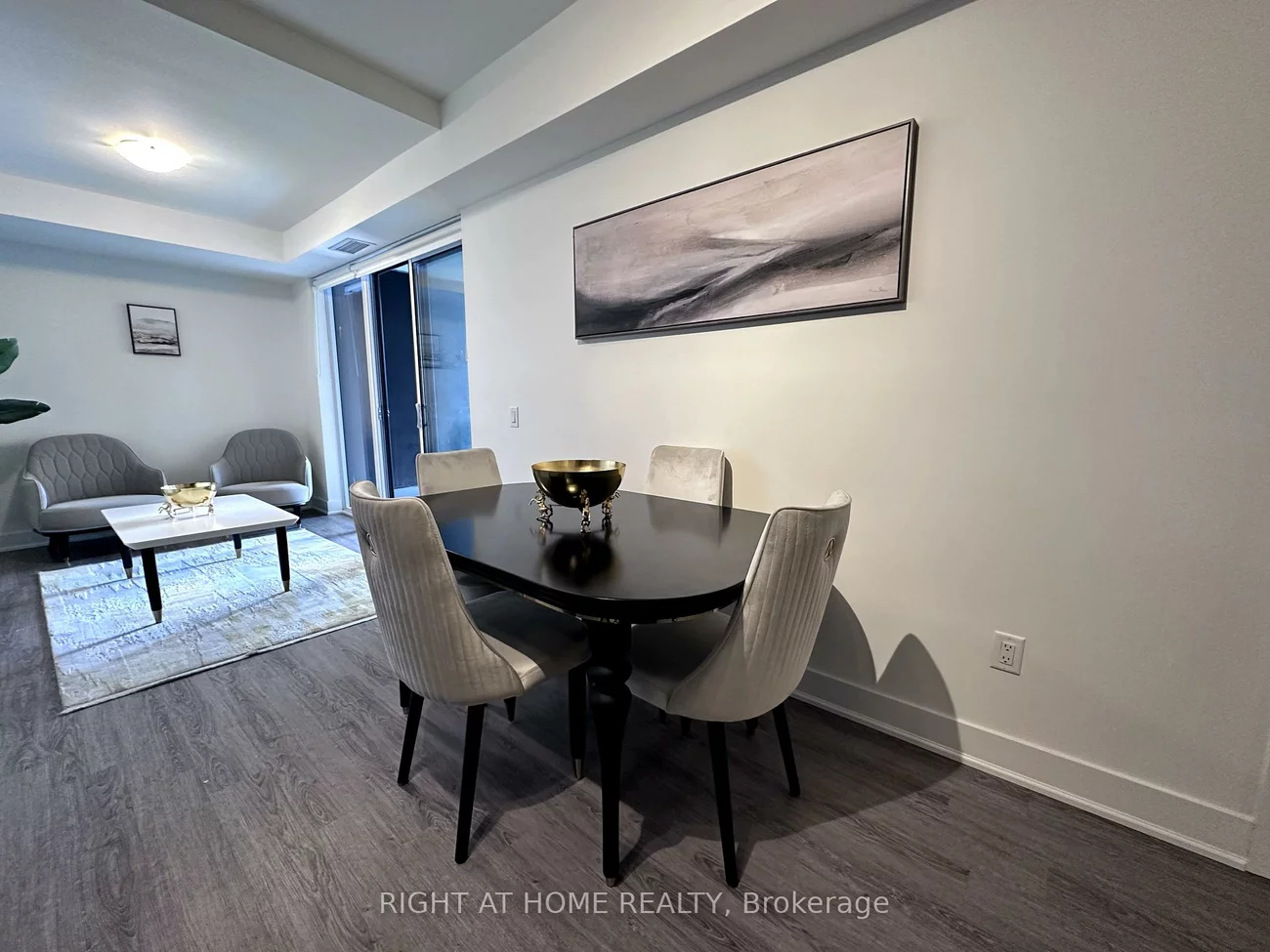 185, Deerfield, Central Newmarket, Newmarket
