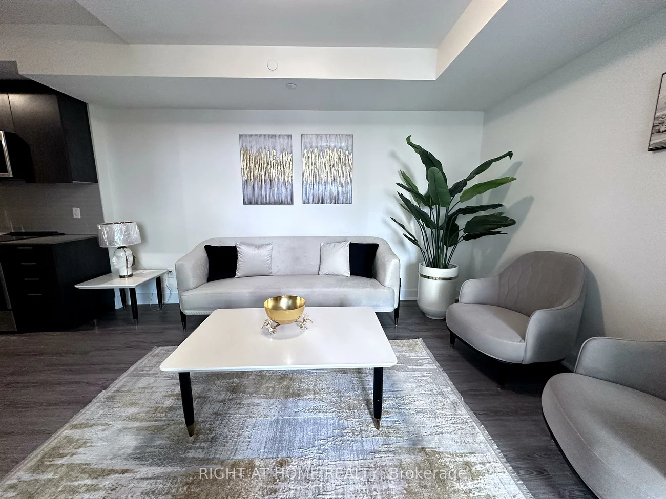 185, Deerfield, Central Newmarket, Newmarket