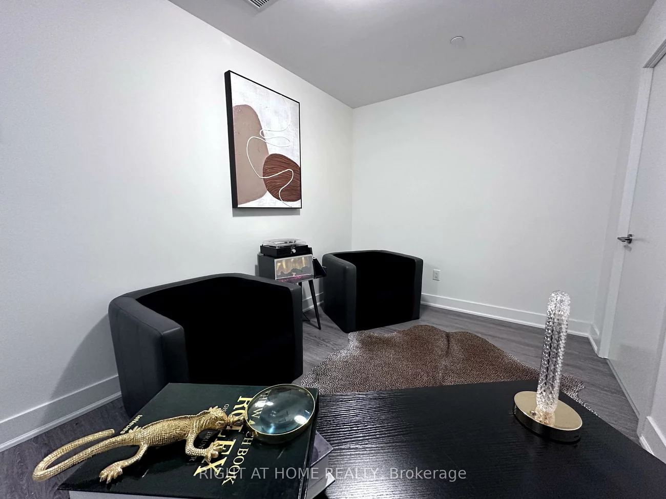 185, Deerfield, Central Newmarket, Newmarket