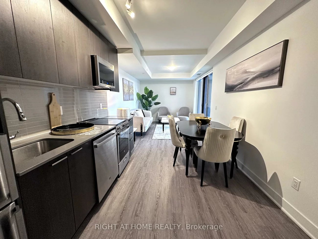 185, Deerfield, Central Newmarket, Newmarket