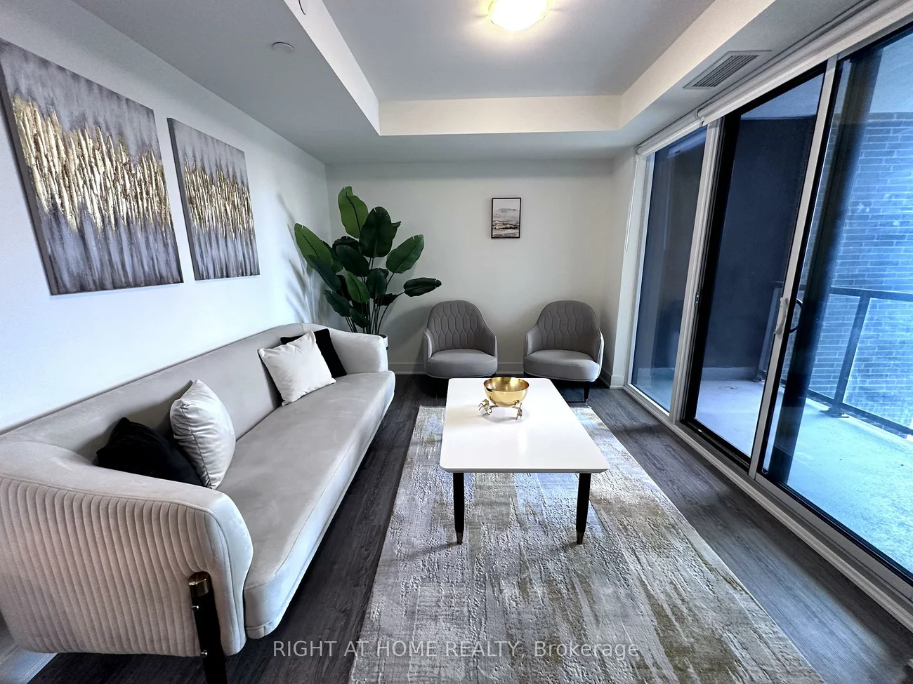 185, Deerfield, Central Newmarket, Newmarket