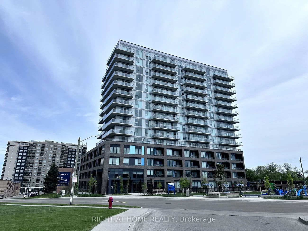 185, Deerfield, Central Newmarket, Newmarket