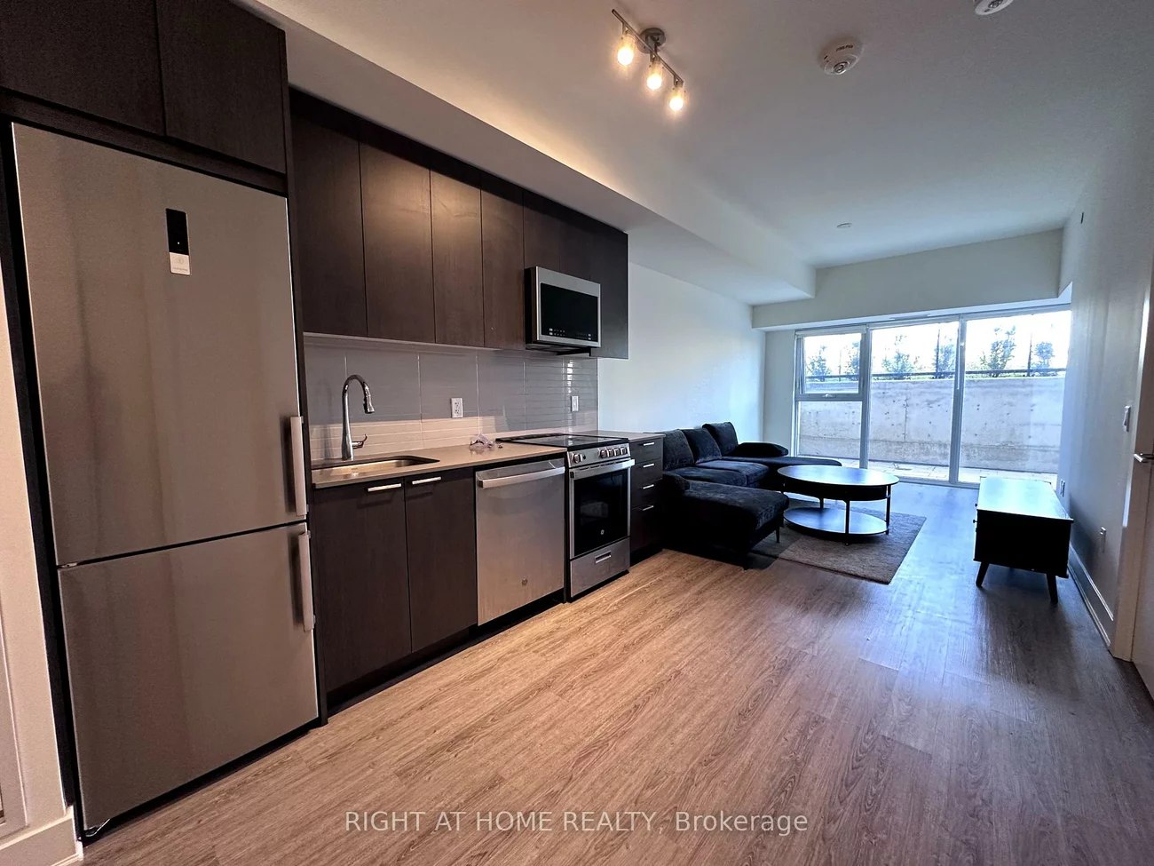 185, Deerfield, Central Newmarket, Newmarket
