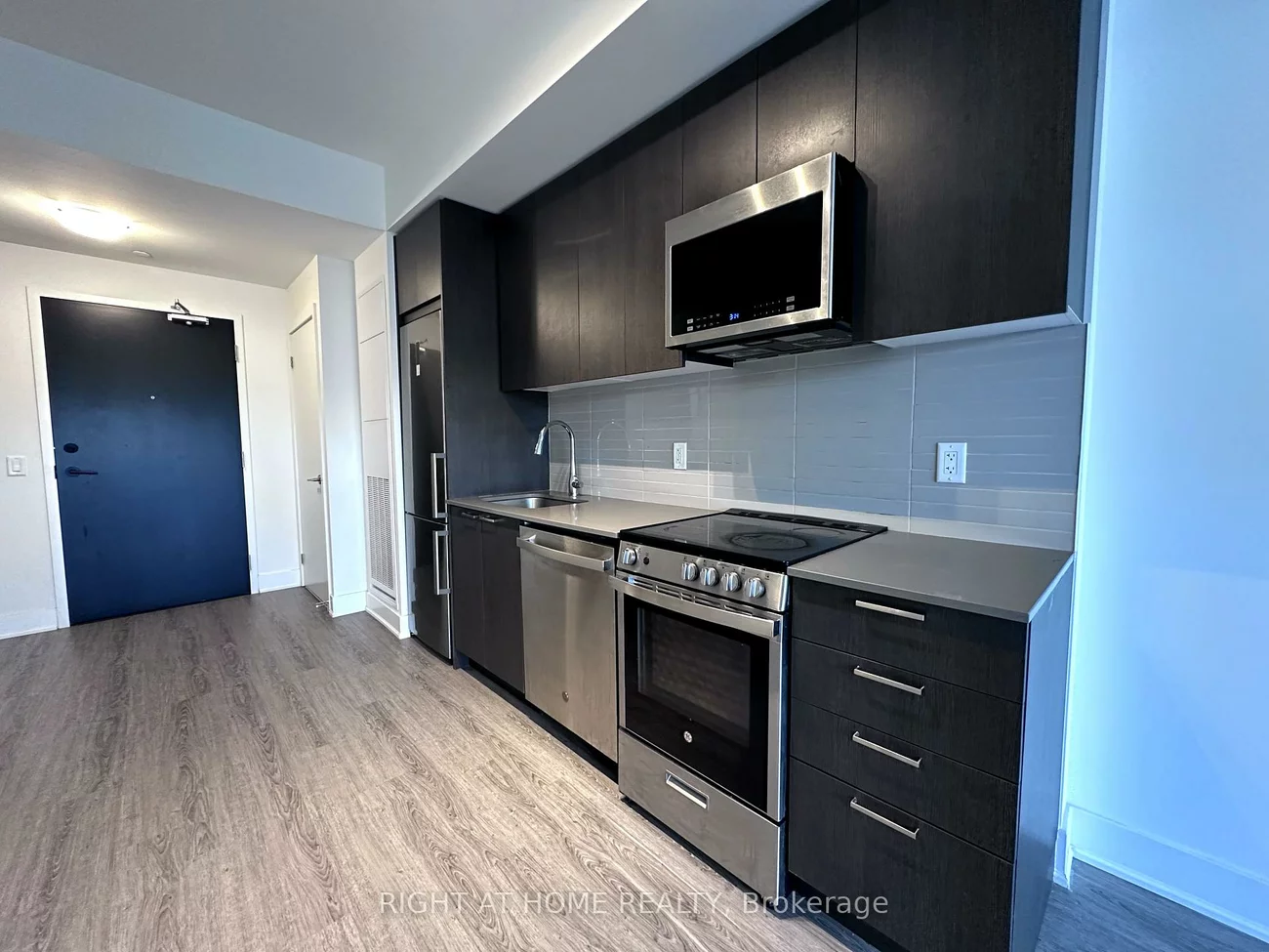 185, Deerfield, Central Newmarket, Newmarket