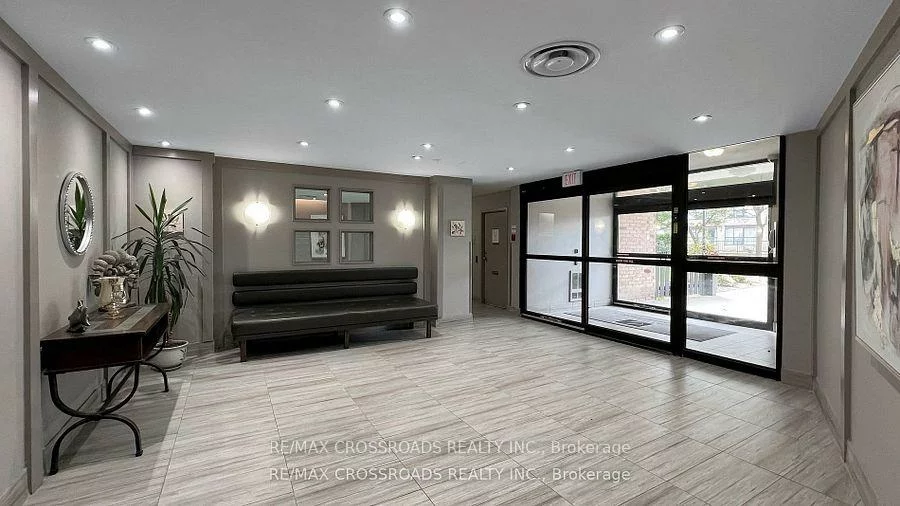 260, Davis, Central Newmarket, Newmarket