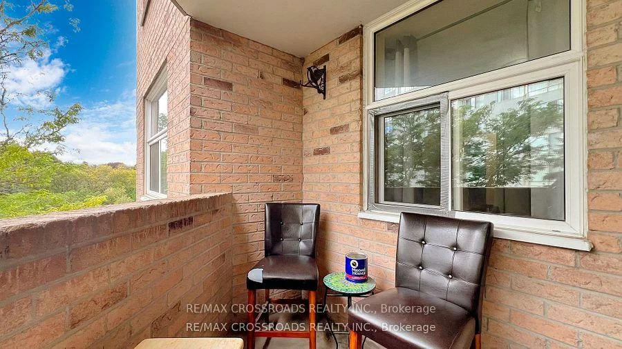260, Davis, Central Newmarket, Newmarket