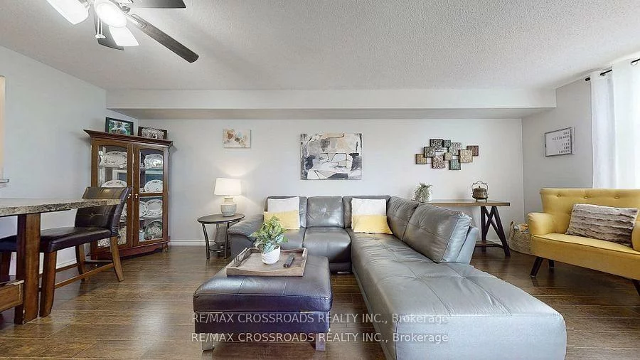260, Davis, Central Newmarket, Newmarket