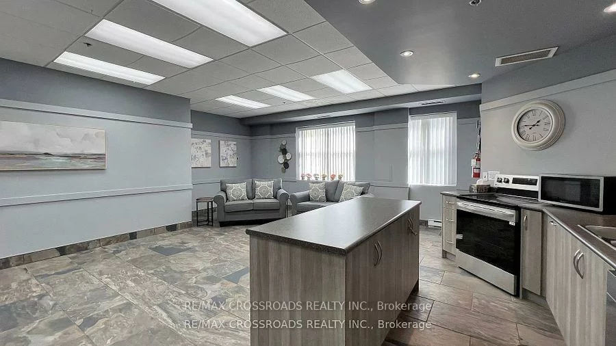 260, Davis, Central Newmarket, Newmarket