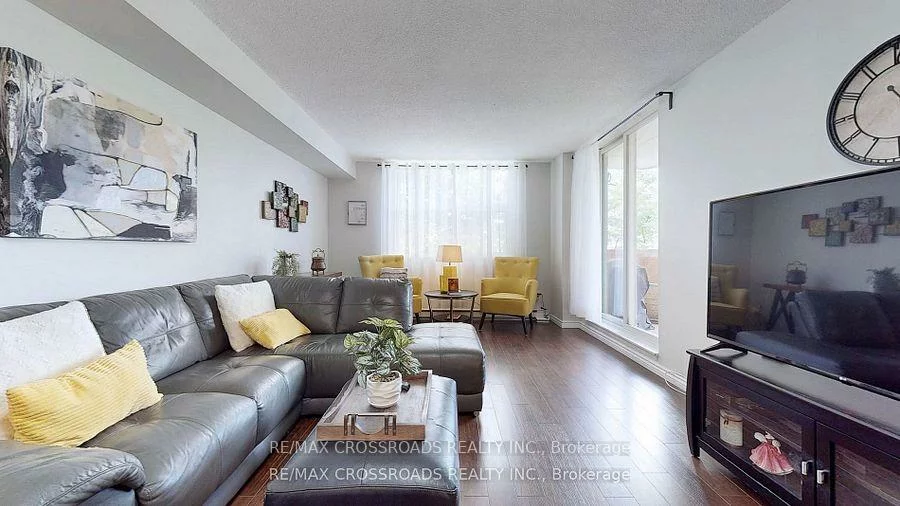260, Davis, Central Newmarket, Newmarket