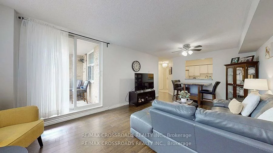260, Davis, Central Newmarket, Newmarket