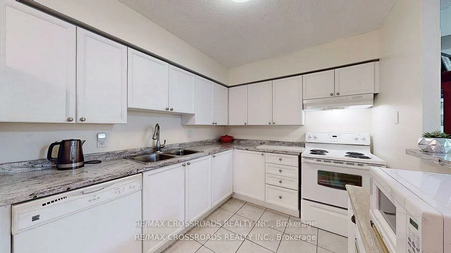 260, Davis, Central Newmarket, Newmarket