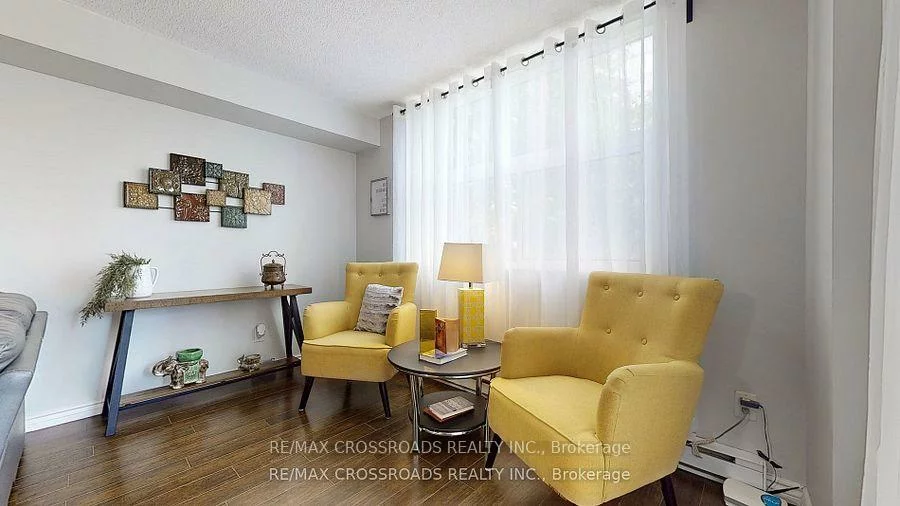 260, Davis, Central Newmarket, Newmarket