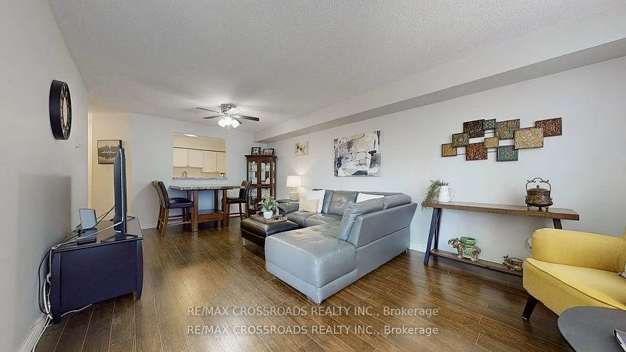 260, Davis, Central Newmarket, Newmarket