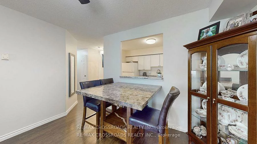260, Davis, Central Newmarket, Newmarket