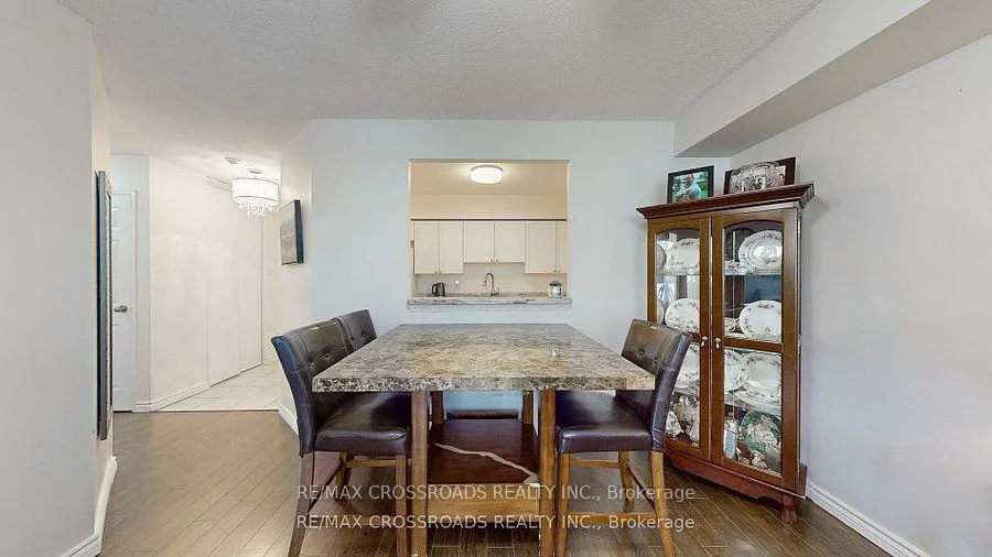 260, Davis, Central Newmarket, Newmarket