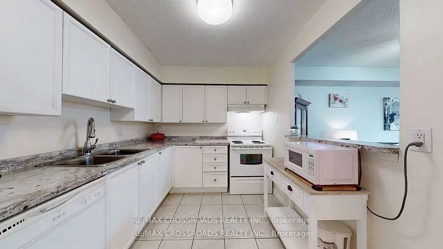 260, Davis, Central Newmarket, Newmarket