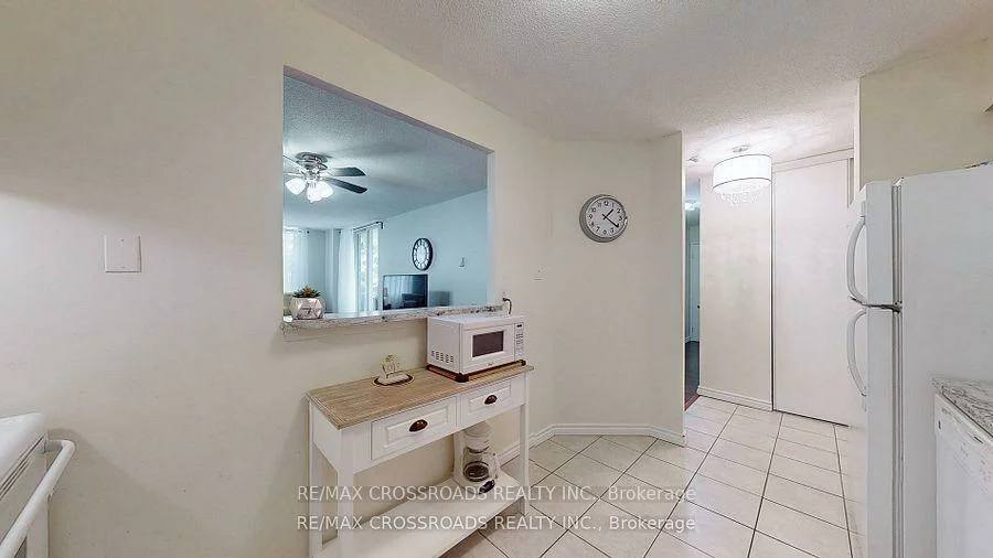 260, Davis, Central Newmarket, Newmarket