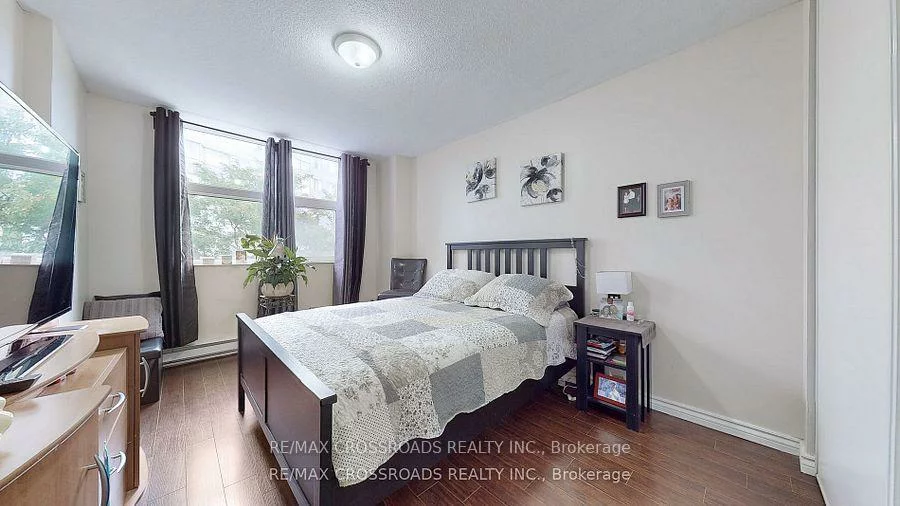 260, Davis, Central Newmarket, Newmarket