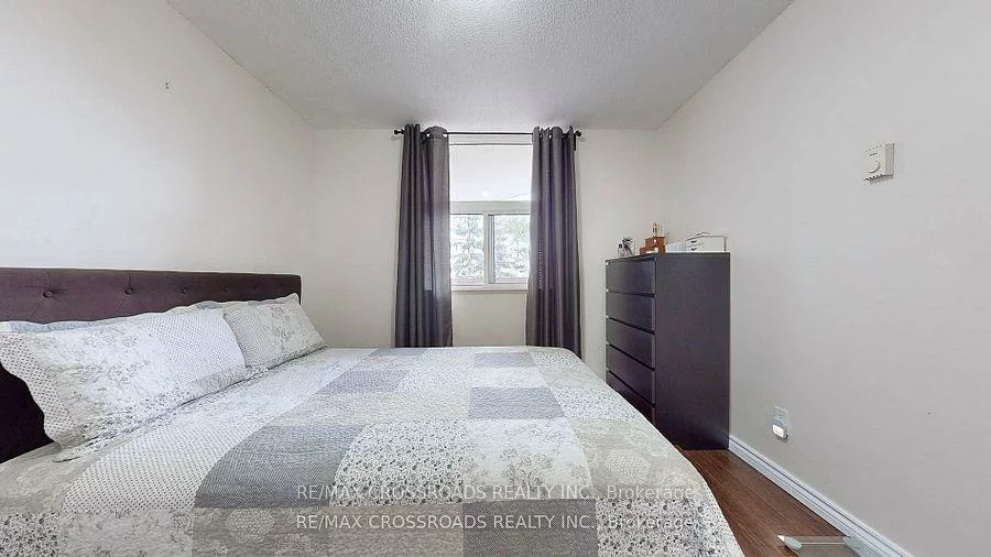 260, Davis, Central Newmarket, Newmarket