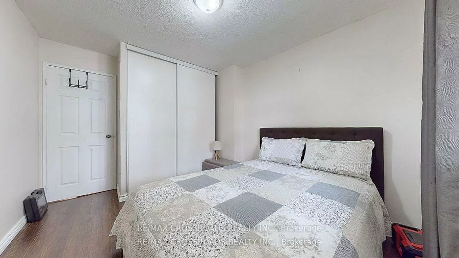 260, Davis, Central Newmarket, Newmarket
