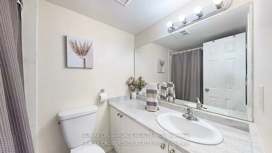 260, Davis, Central Newmarket, Newmarket