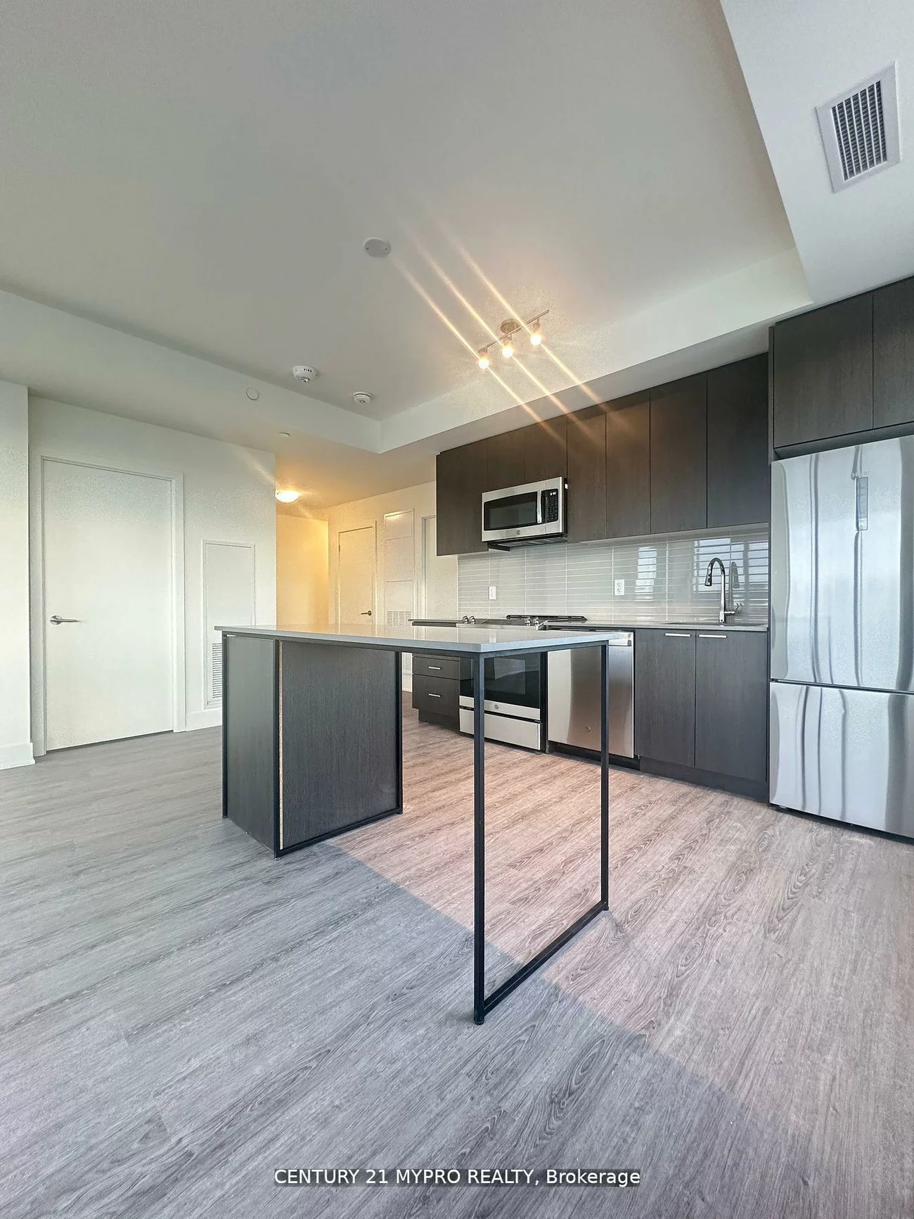 185, Deerfield, Central Newmarket, Newmarket