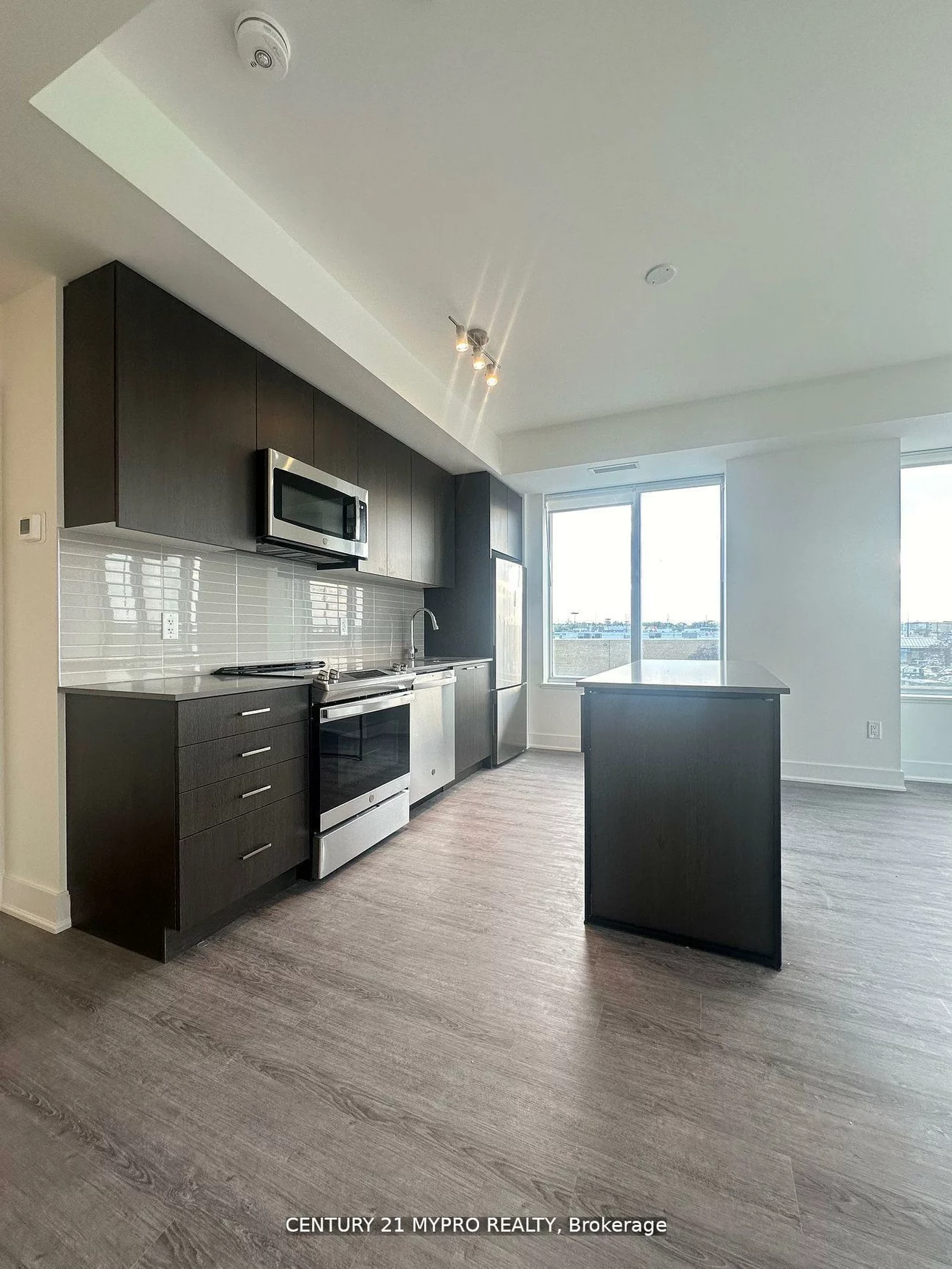 185, Deerfield, Central Newmarket, Newmarket