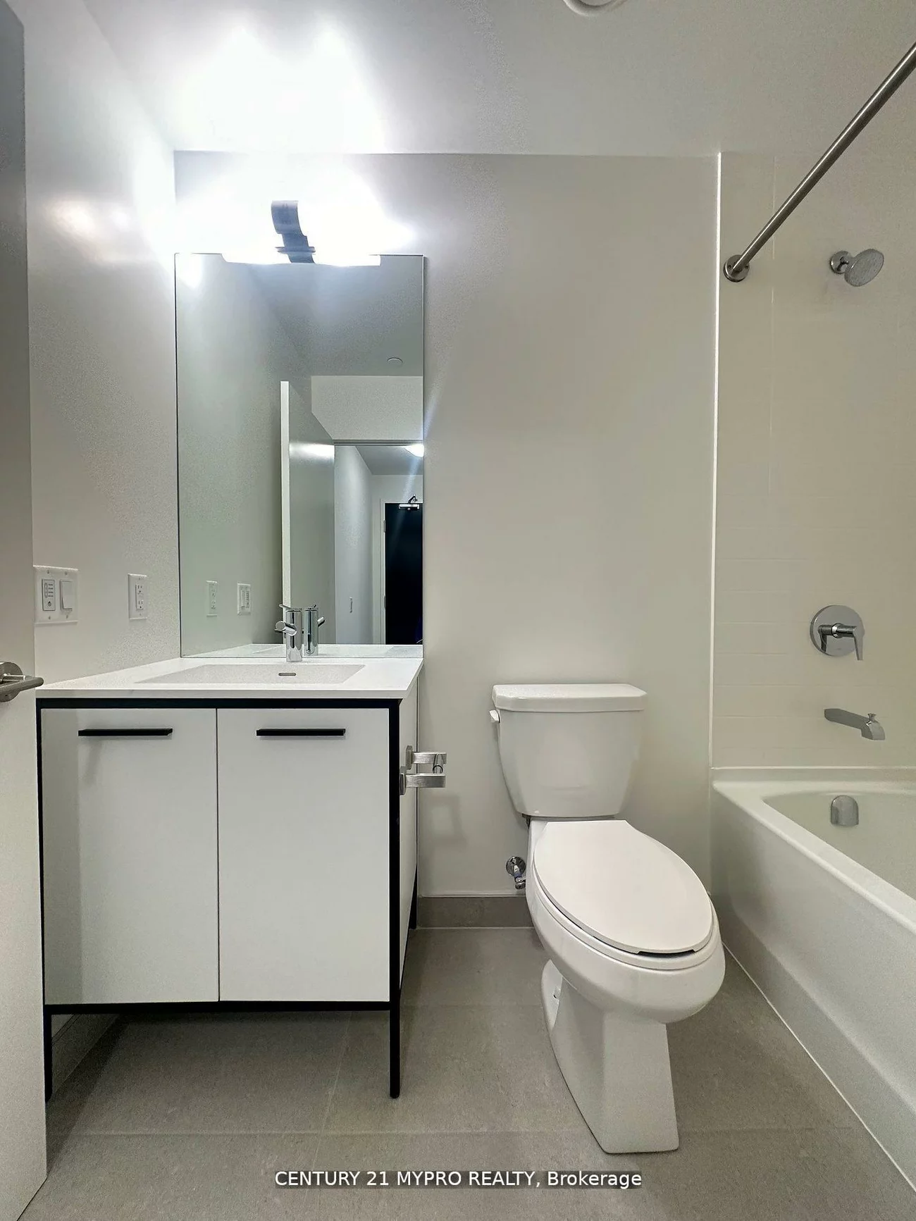 185, Deerfield, Central Newmarket, Newmarket