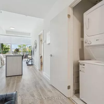 185, Deerfield, Central Newmarket, Newmarket