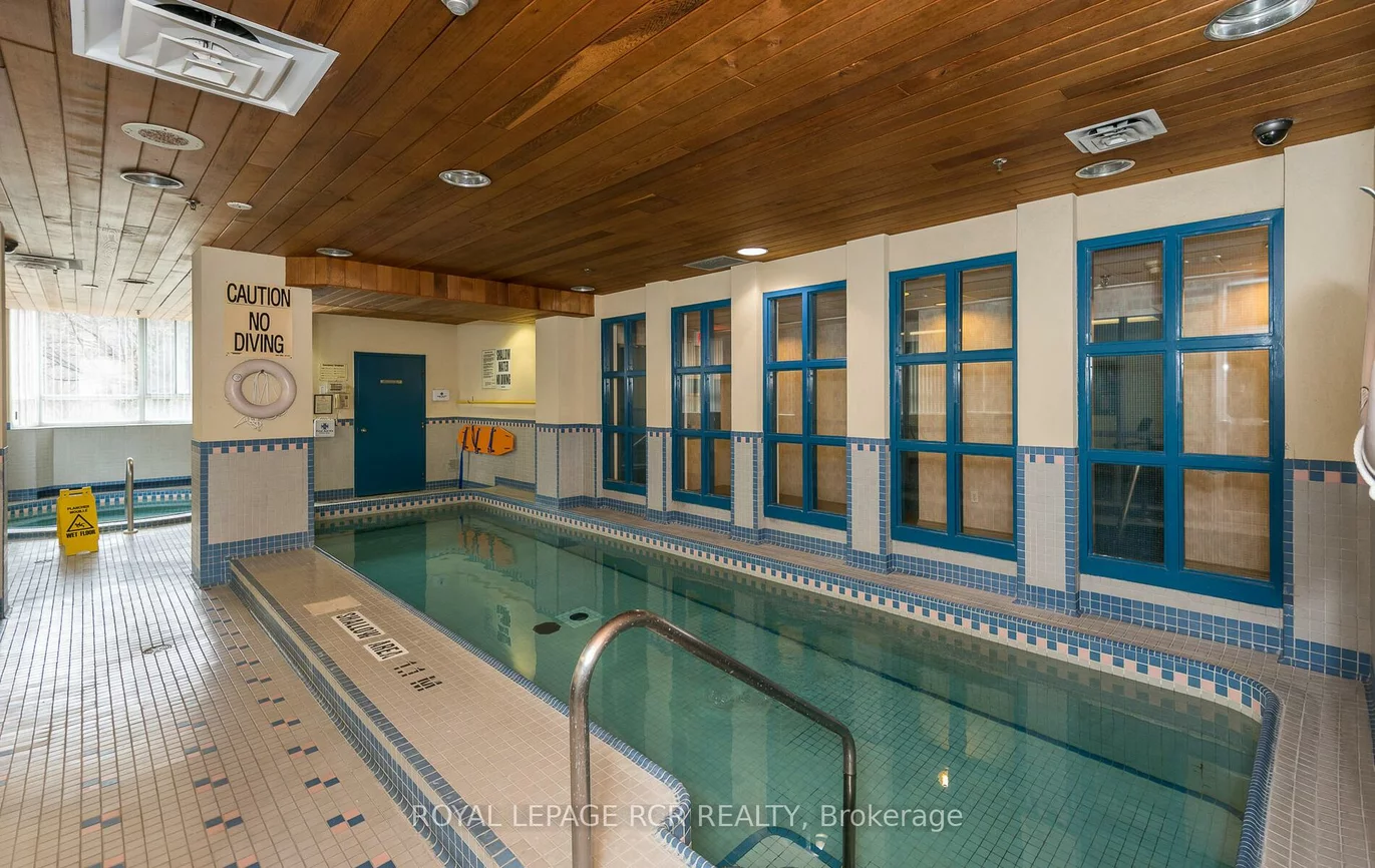 270, Davis, Central Newmarket, Newmarket