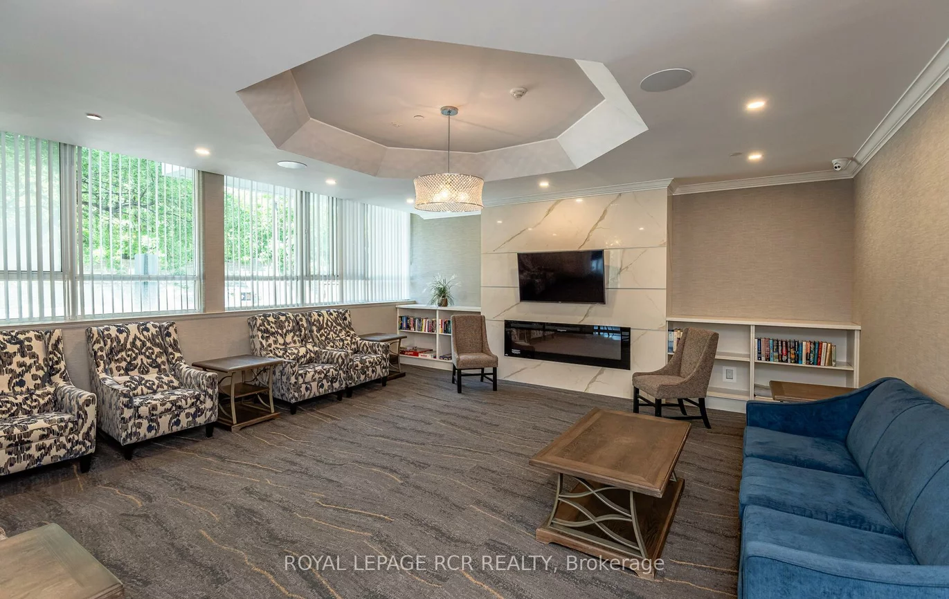 270, Davis, Central Newmarket, Newmarket