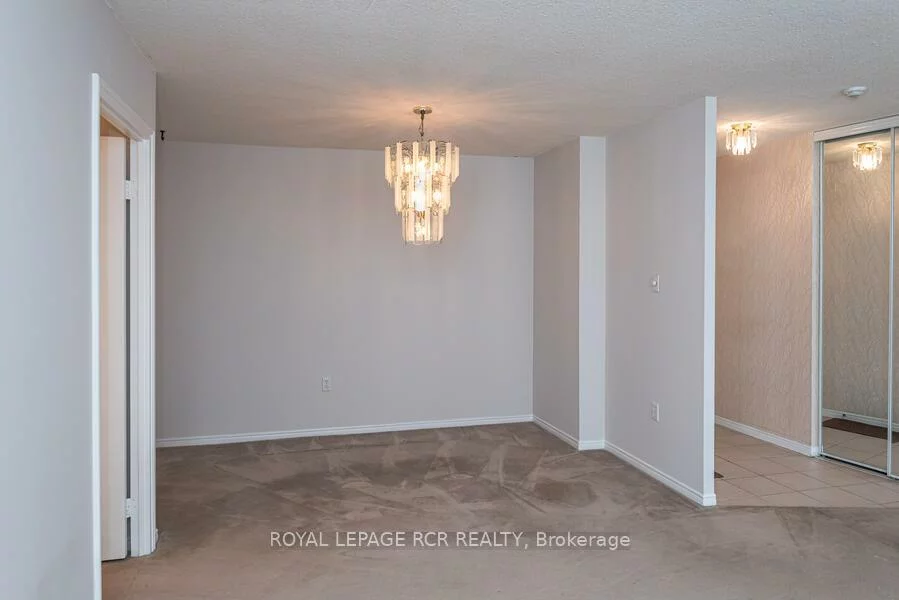 270, Davis, Central Newmarket, Newmarket