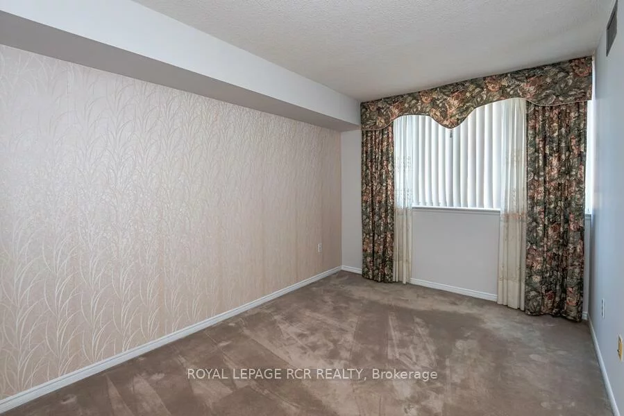 270, Davis, Central Newmarket, Newmarket